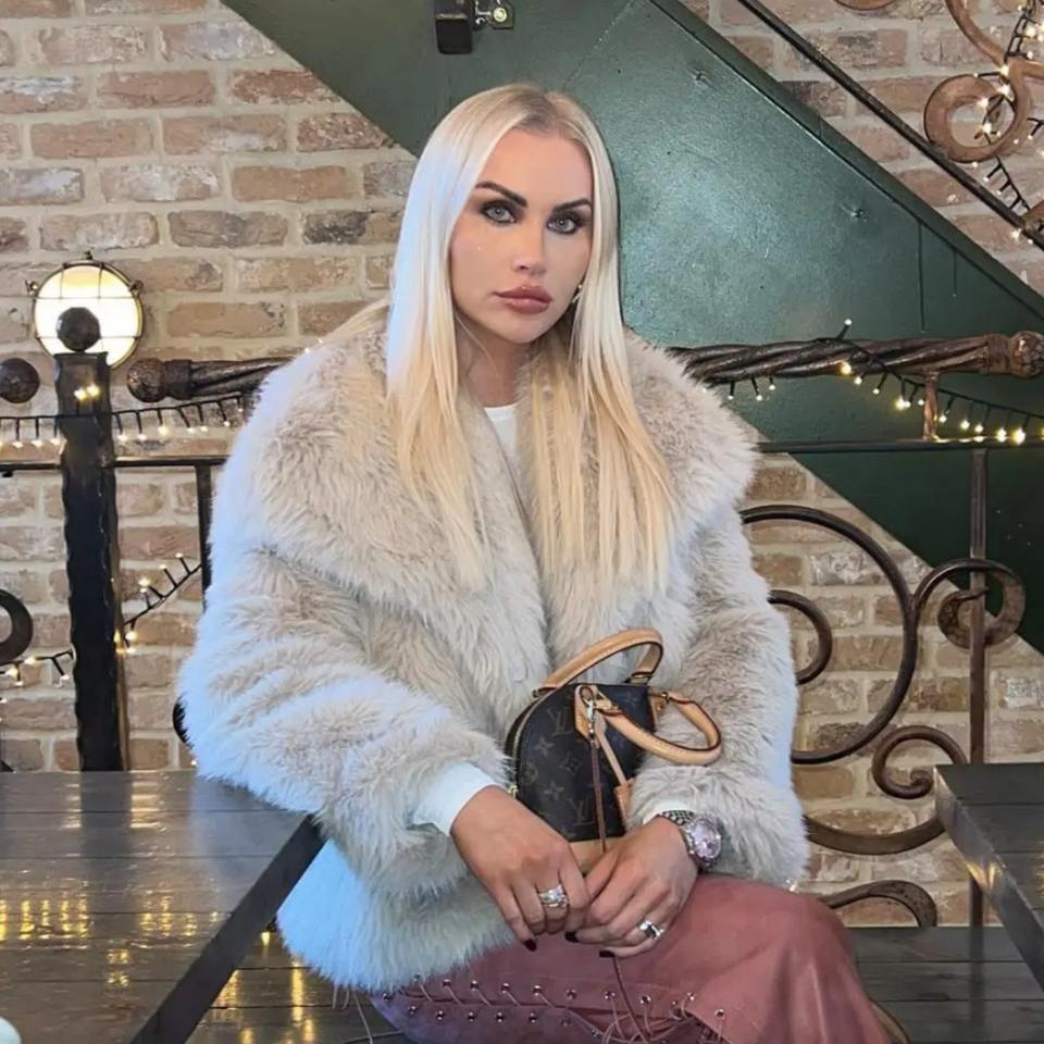 ORANGLES European & American Women’s Faux Fur Jacket – Fluffy Plush Rabbit Style Short Coat with Large Lapel - high resolution display - exposing craftsmanship - Image 2 of 2 | built for everyone | European & American Women’s Faux Fur Jacket – Fluffy Plush Rabbit Style Short Coat with Large Lapel for sale Georgia | Free Shipping ORANGLES